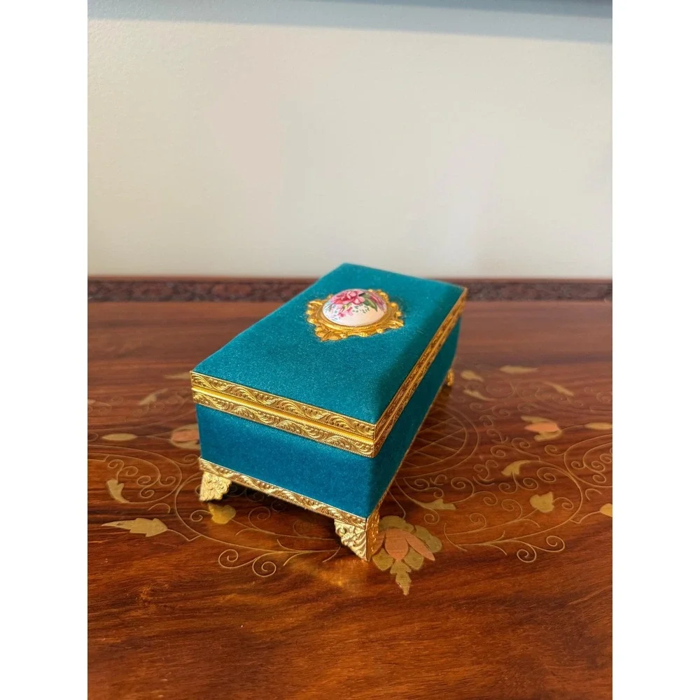 Vintage Japan Velvet Jewelry Box - Music Box with Gold‎ Ormolu & Rose Lid